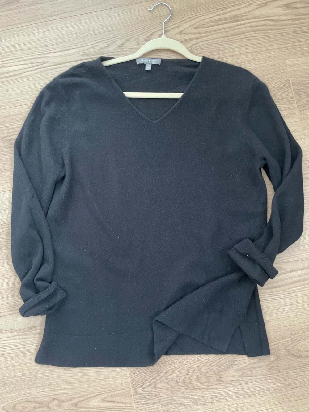 Neiman Marcus Cashmere Collection classic knit v neck sweater in black